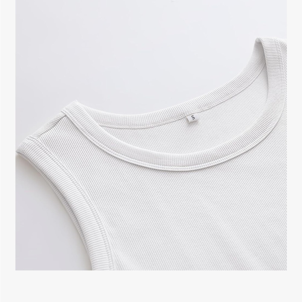 Sleeveless White Ribbed Top - Picture 3 of 5